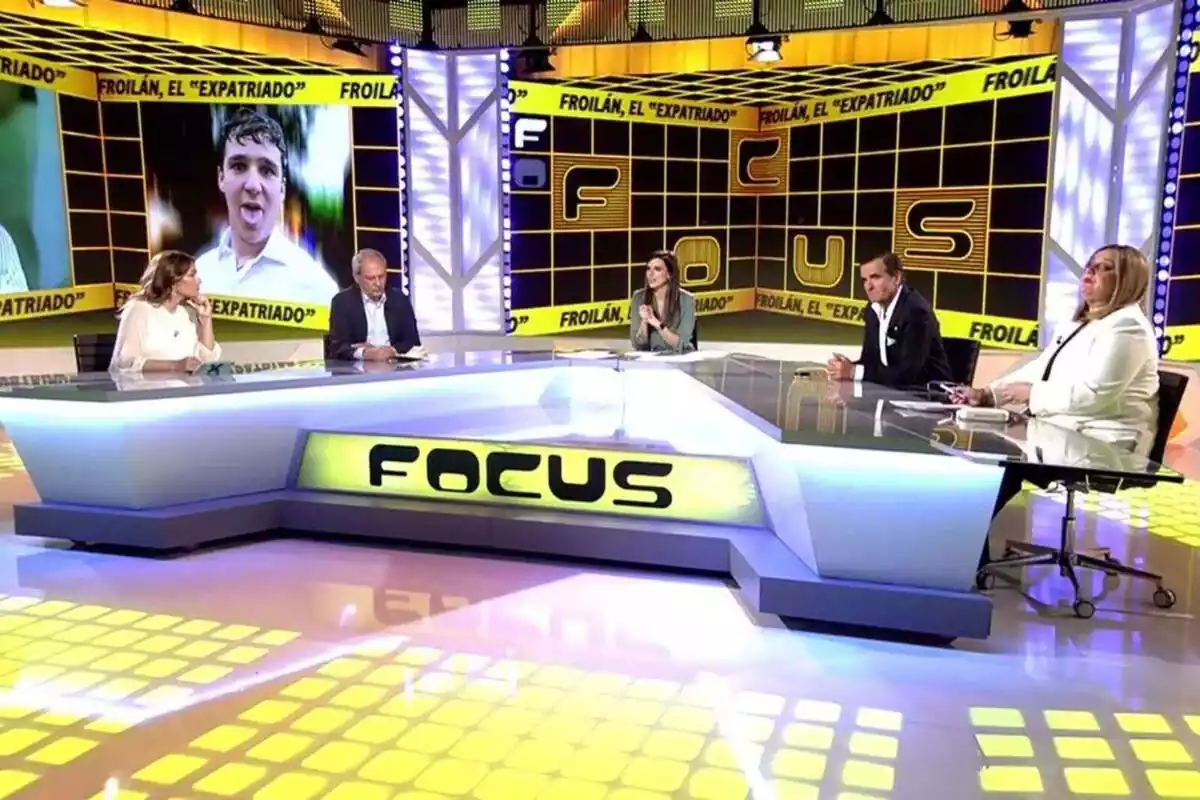 Plató de Focus con Ana Francisco de presentadora junto a Pilar Vidal y Antonio Montero