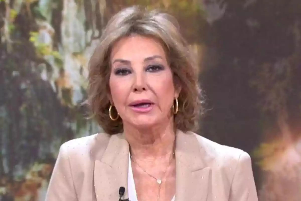 Ana Rosa Quintana presentando TardeAR en Telecinco este viernes 6 de octubre