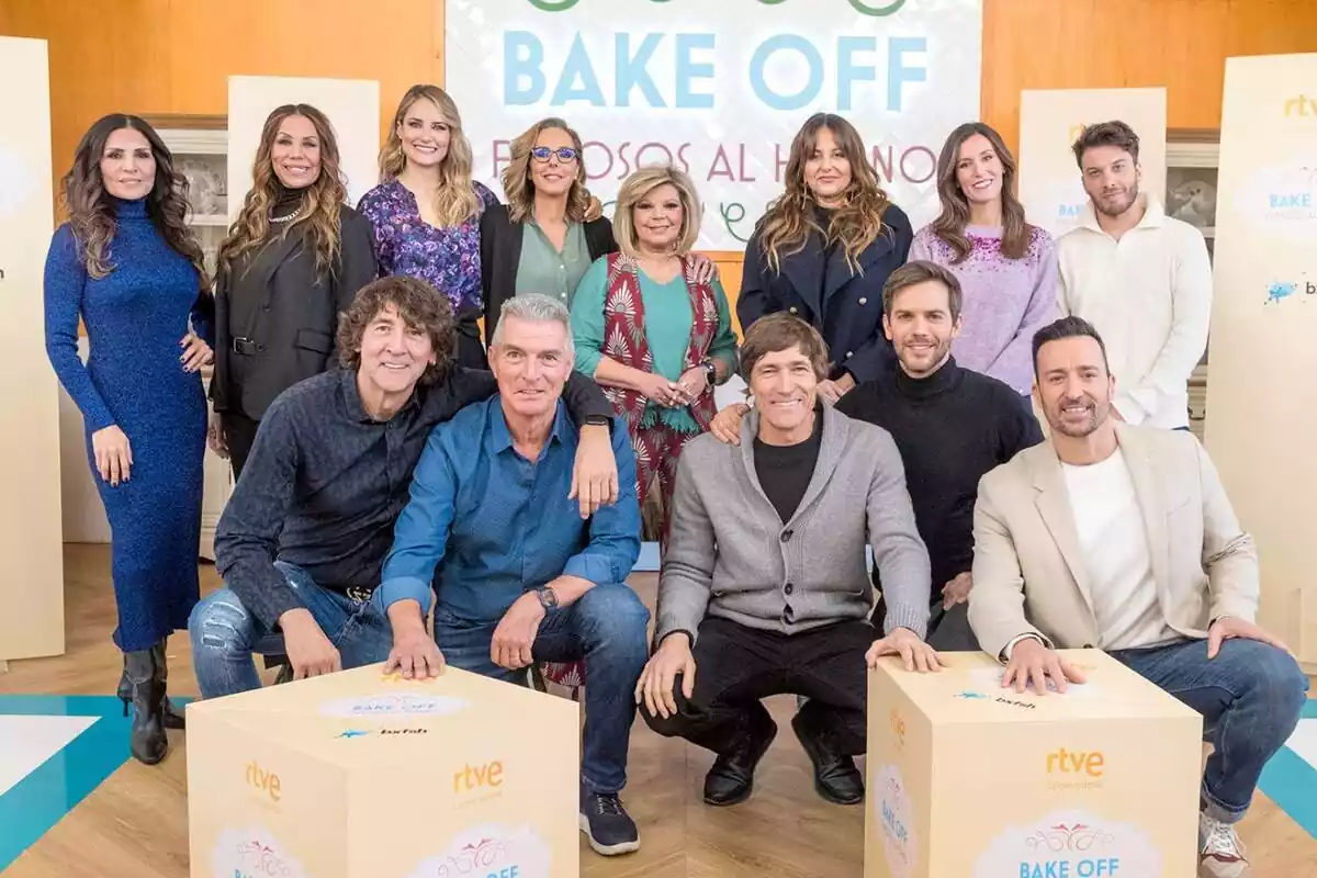Fotografía grupal de los concursantes de Bake Off: Famosos al horno en La 1