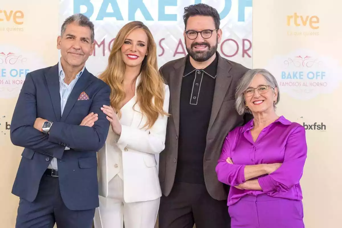 Fotografía del jurado de Bake Off: Famosos al horno junto a Paula Vázquez en La 1