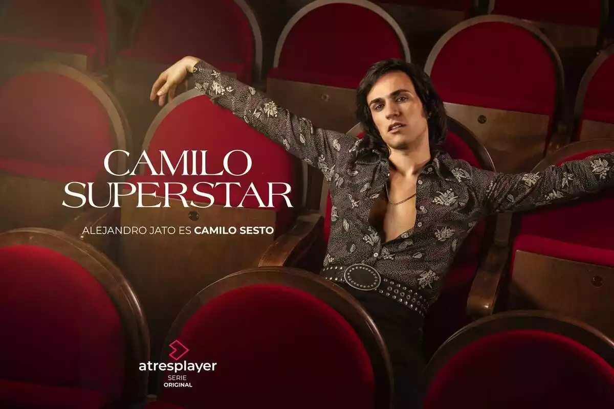 Alejandro Jato como Camilo Sesto en la serie Camilo Superstar de atresplayer