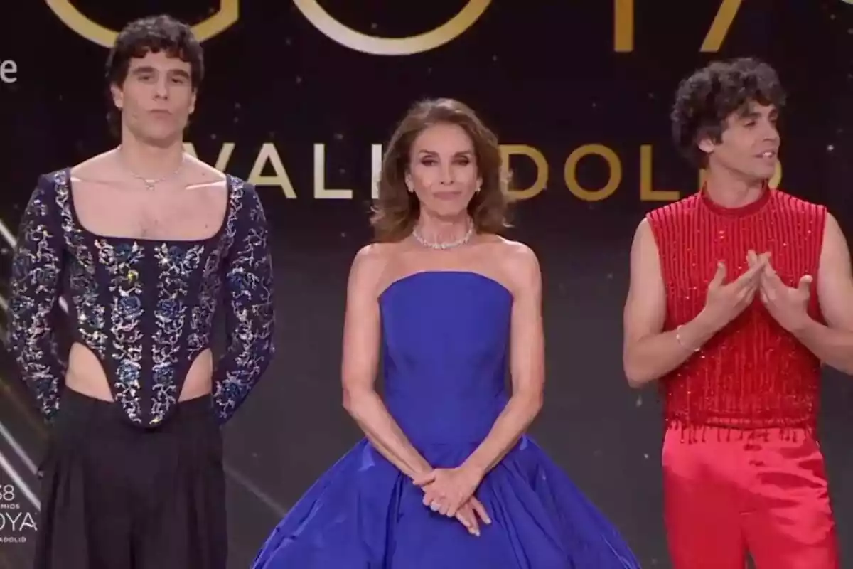Captura de Ana Belén, Javi Calvo y Javi Ambrossi presentando los premios Goya