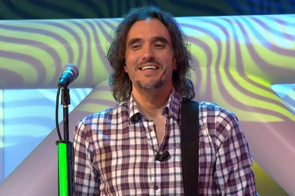 Captura de Joaquín Padilla sonriendo delante del micrófono en 'La ruleta de la suerte'