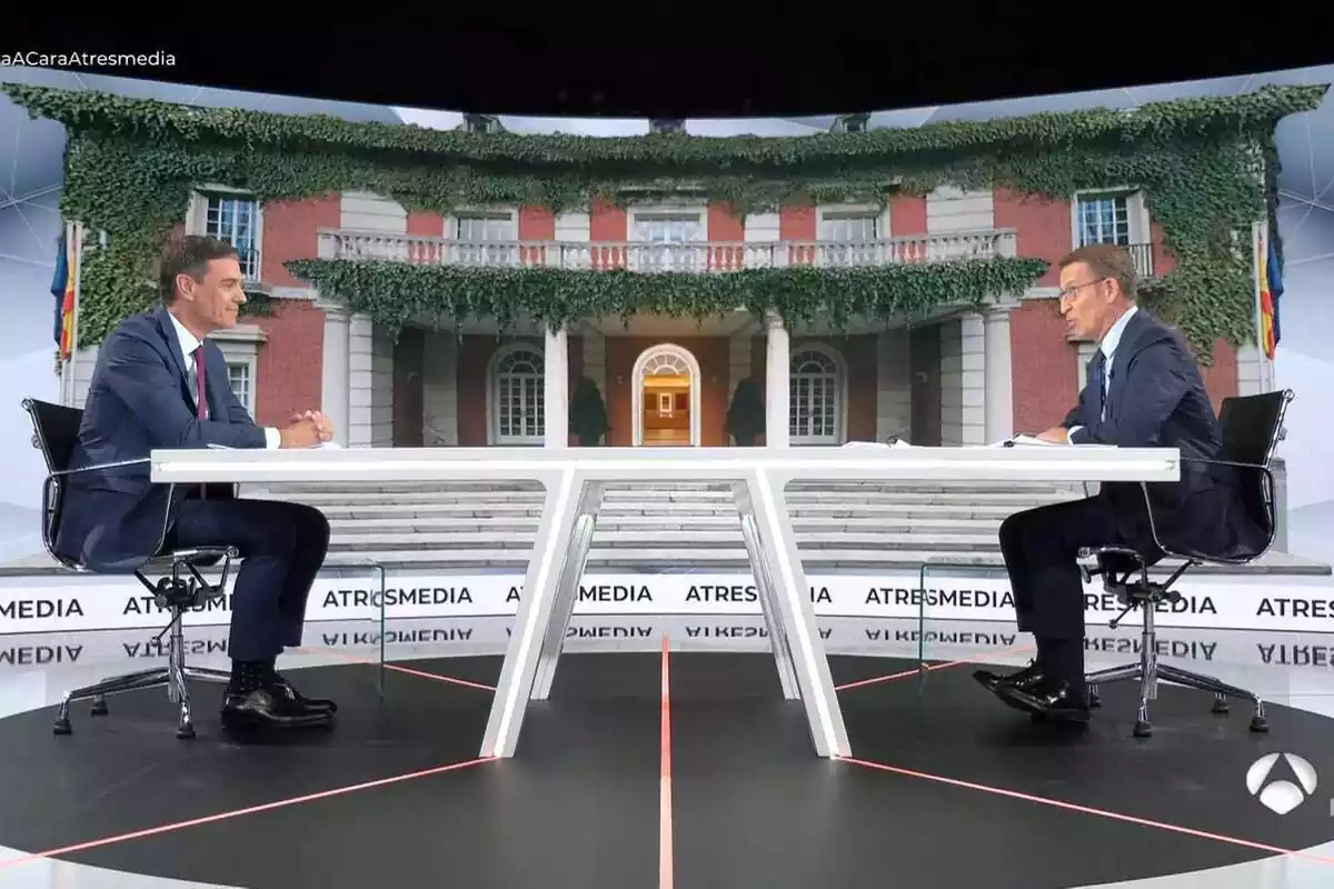 Pedro Sánchez y Alberto Núñez Feijóo cara a cara en el debate de Atresmedia