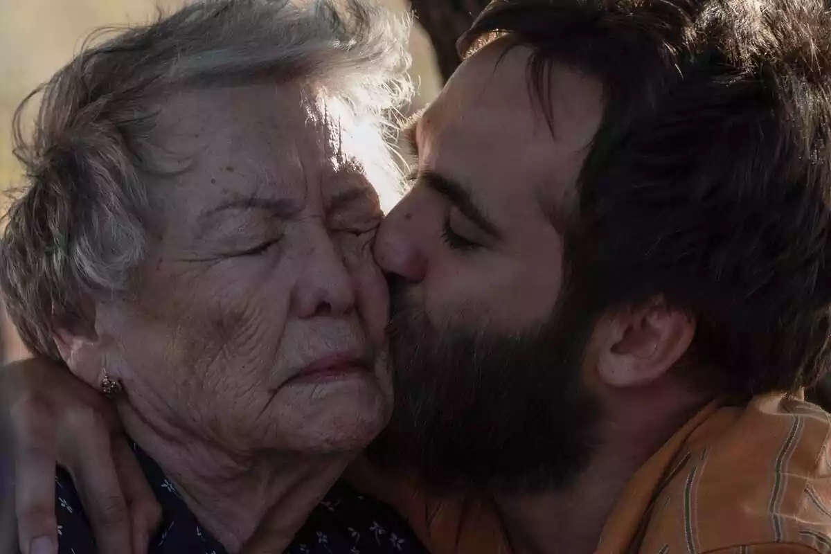 Fotografía de María Galiana y Ricardo Gómez en el final de Cuéntame Cómo Pasó en La 1