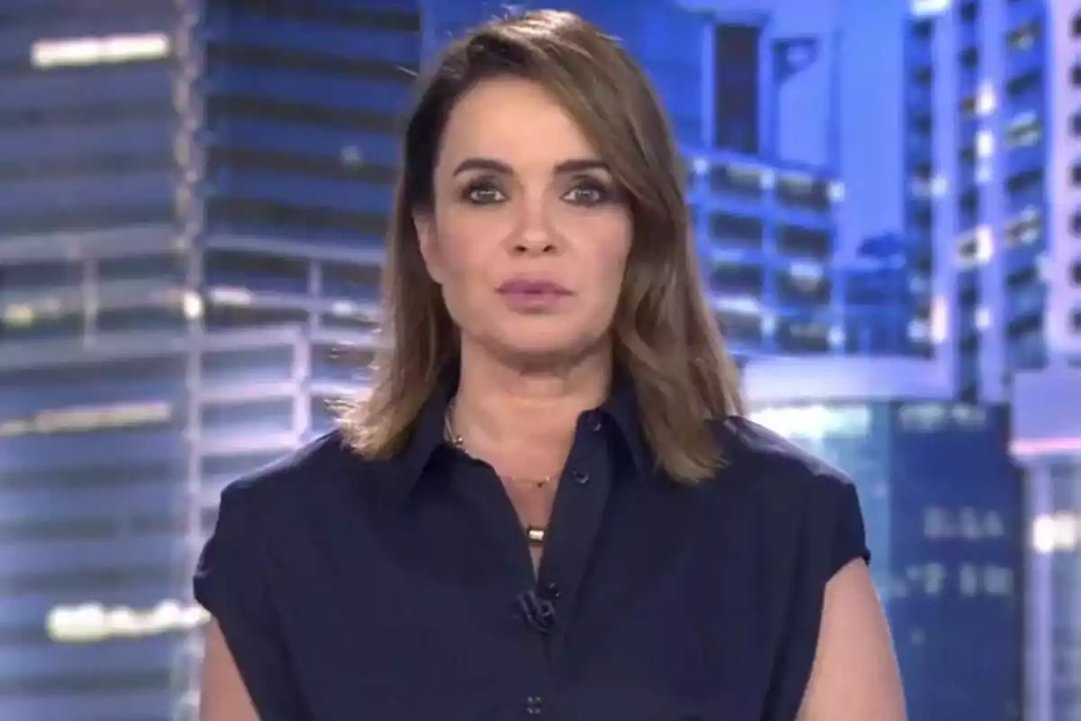 Captura de Carme Chaparro como presentadora de Informativos Telecinco