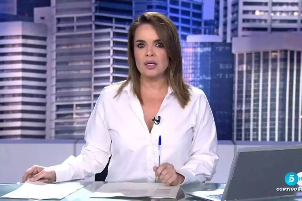 Captura de Carme Chaparro como presentadora de Informativos Telecinco esta Navidad