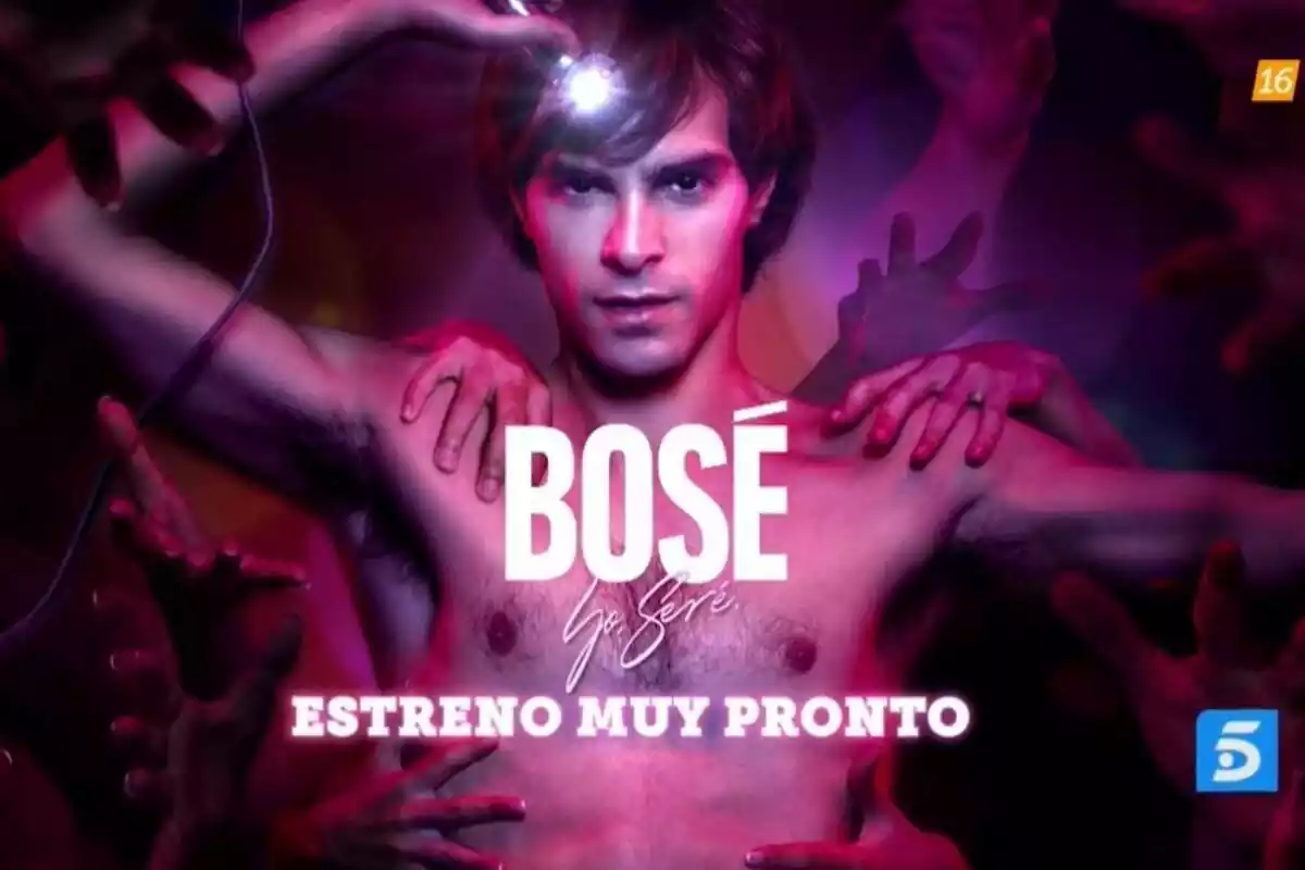 Cartel de la serie de Miguel Bosé durante una promo en Telecinco