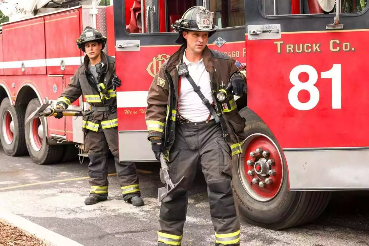 Bomberos en la temporada 10 de Chicago Fire en Divinity