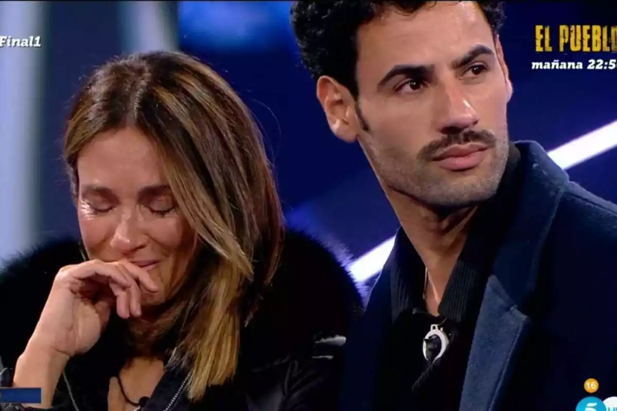 Captura de Elena Rodríguez llorando junto a Asraf Beno durante el debate de GH DÚO
