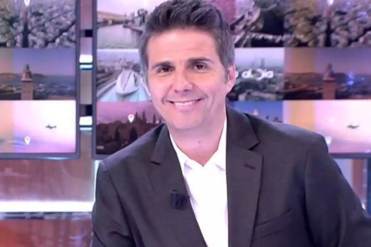 Captura de Fernando Díaz de la Guardia como presentador de Cuatro al día