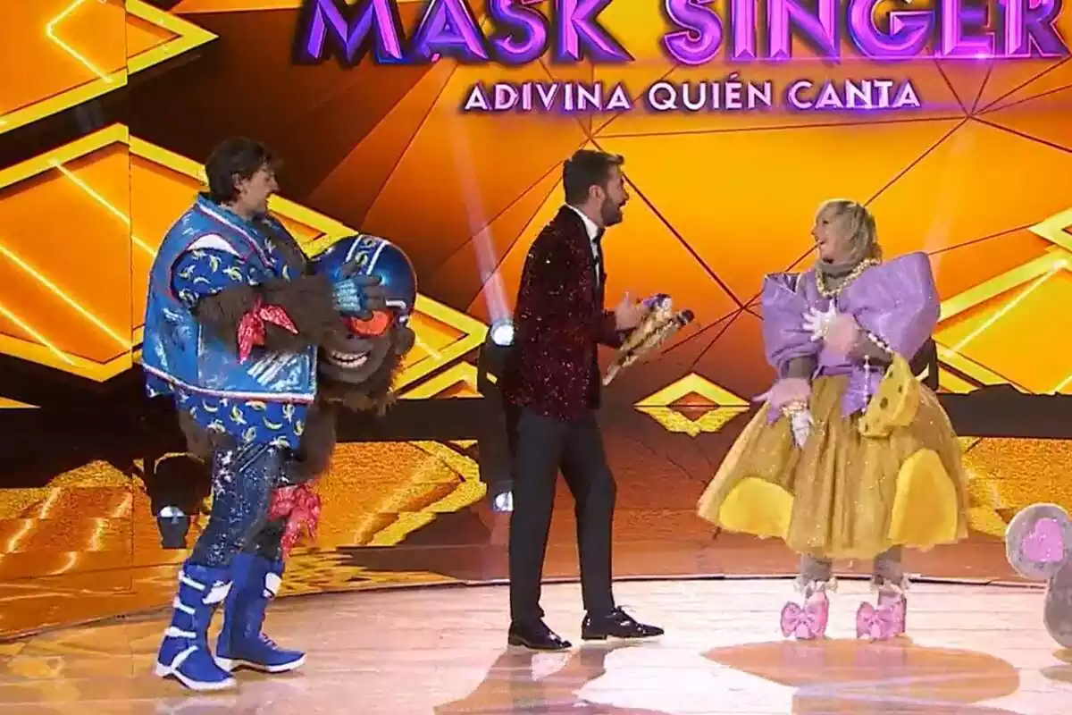 Fernando Morientes como Gorila y Ana Torroja como Ratita junto a Arturo Valls en la final de Mask Singer