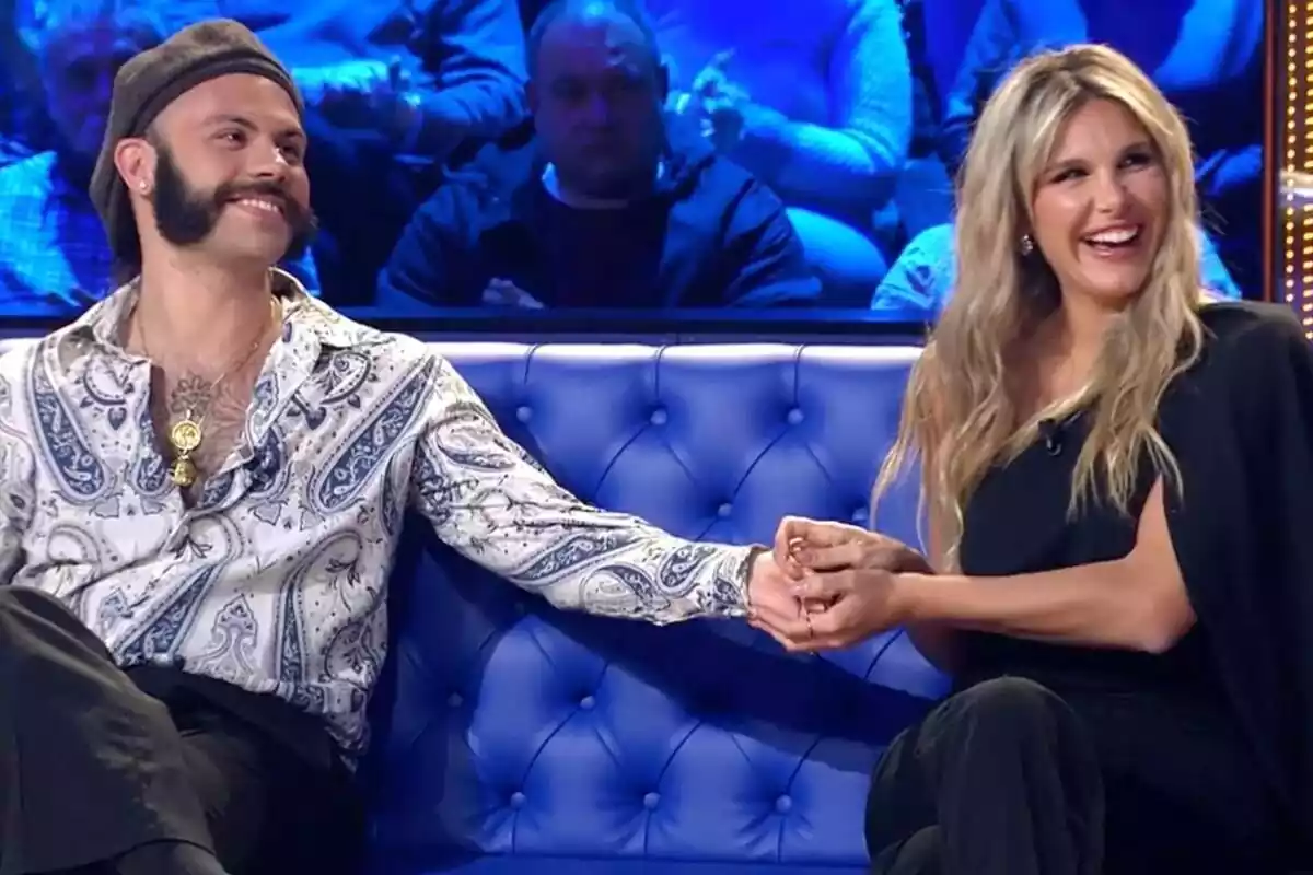 Captura de Finito e Ivana Icardi cogidos de la mano en el plató de GH DÚO