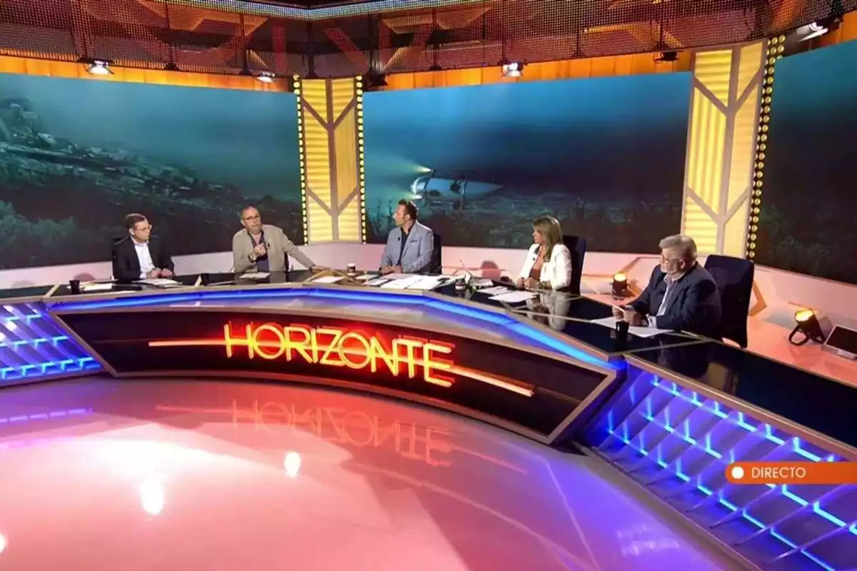 Plano general del plató del programa 'Horizonte', conducido por Íker Jiménez, Carmen Porter y Pablo Fuente