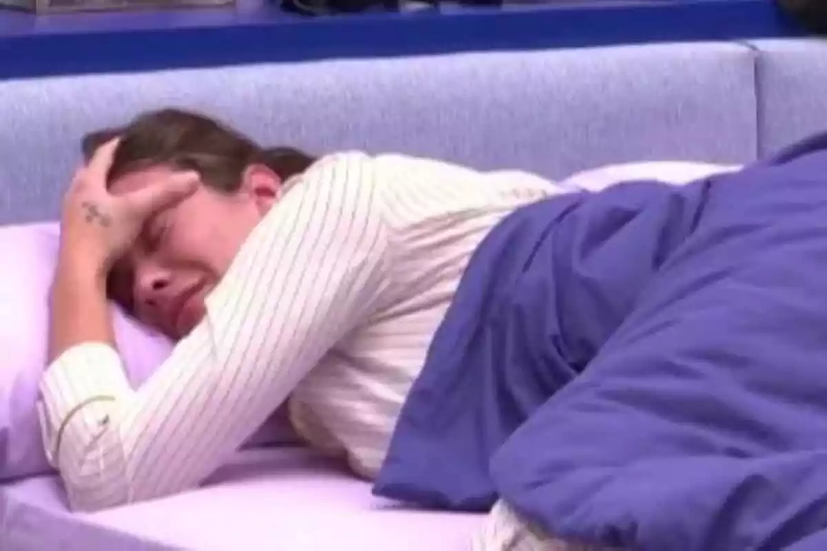 Jessica Bueno llorando en la cama de GH VIP