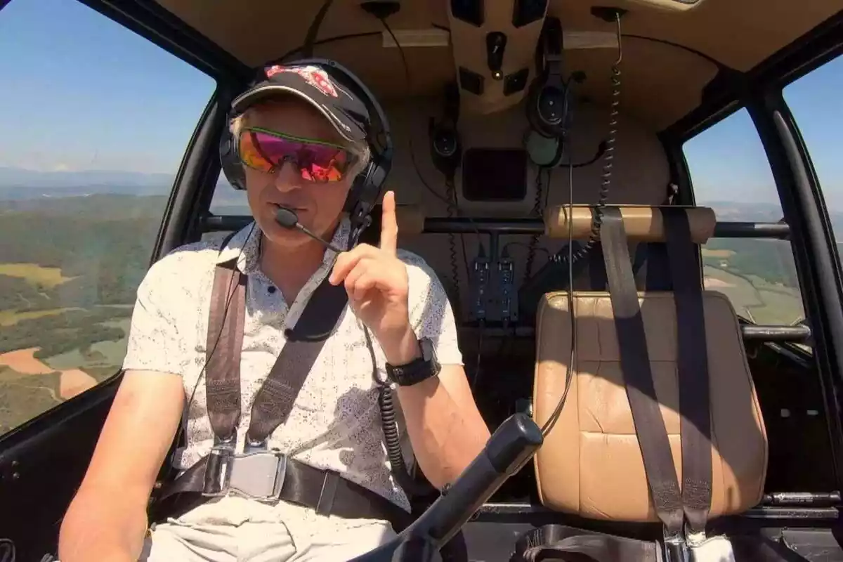 Jesús Calleja en helicóptero en Volando Voy de Cuatro