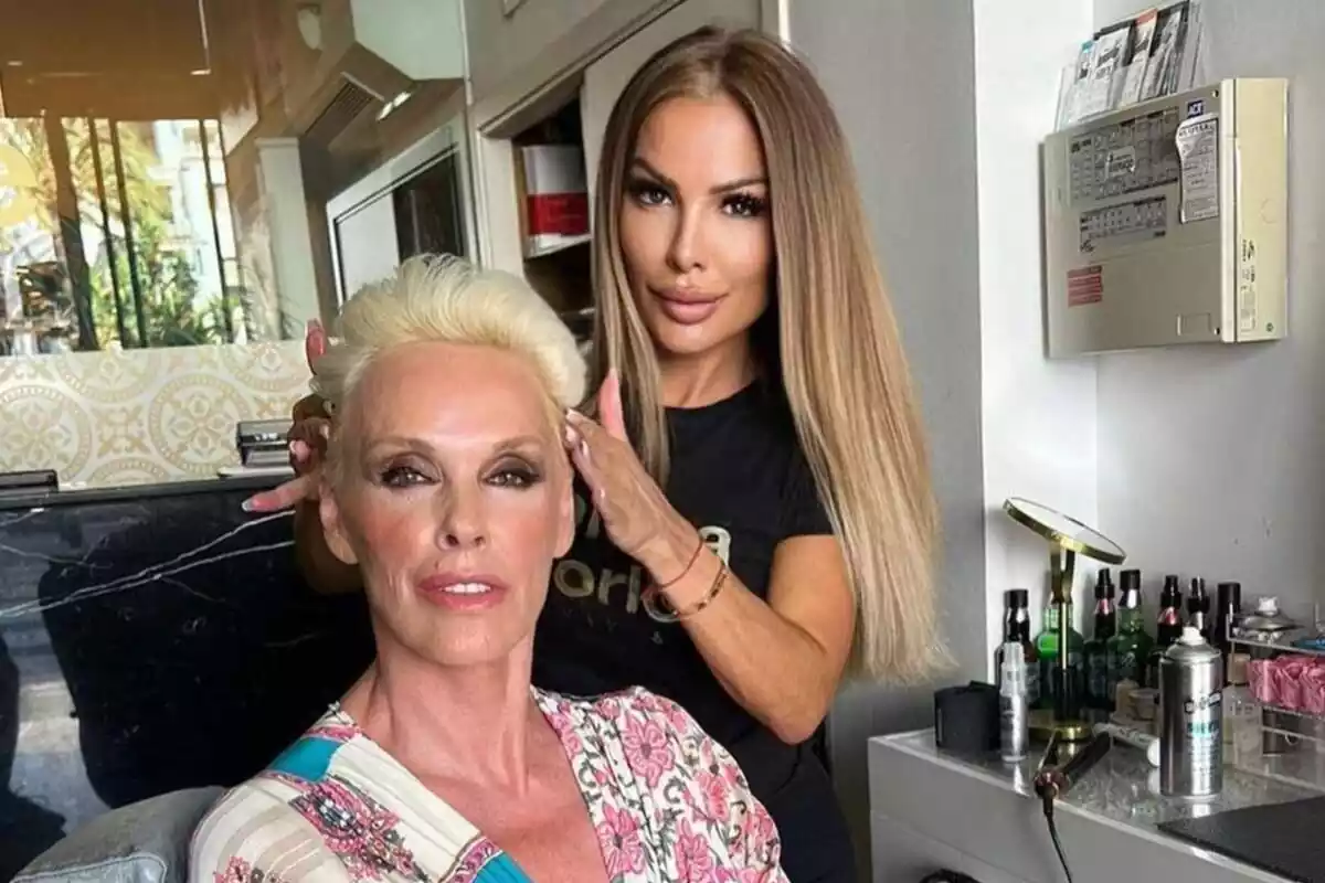 Fotografía de Lorena Morlote con Brigitte Nielsen en su peluquería