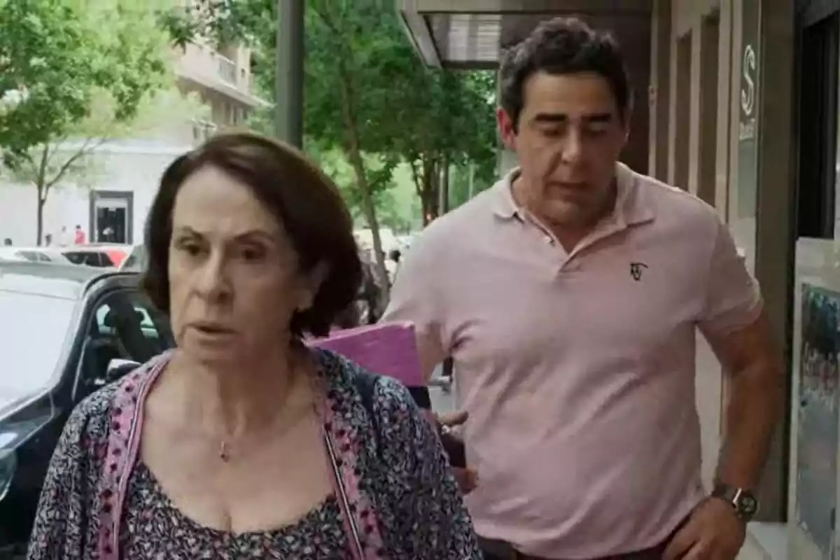 Captura de la madre de Maite y Pablo Chiapella como Amador en la temporada 14 de La que se avecina