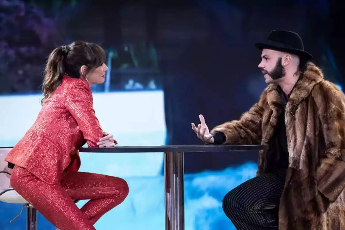 Fotografía de Marta Flich entrevistando a Finito en la tercera gala de GH DÚO