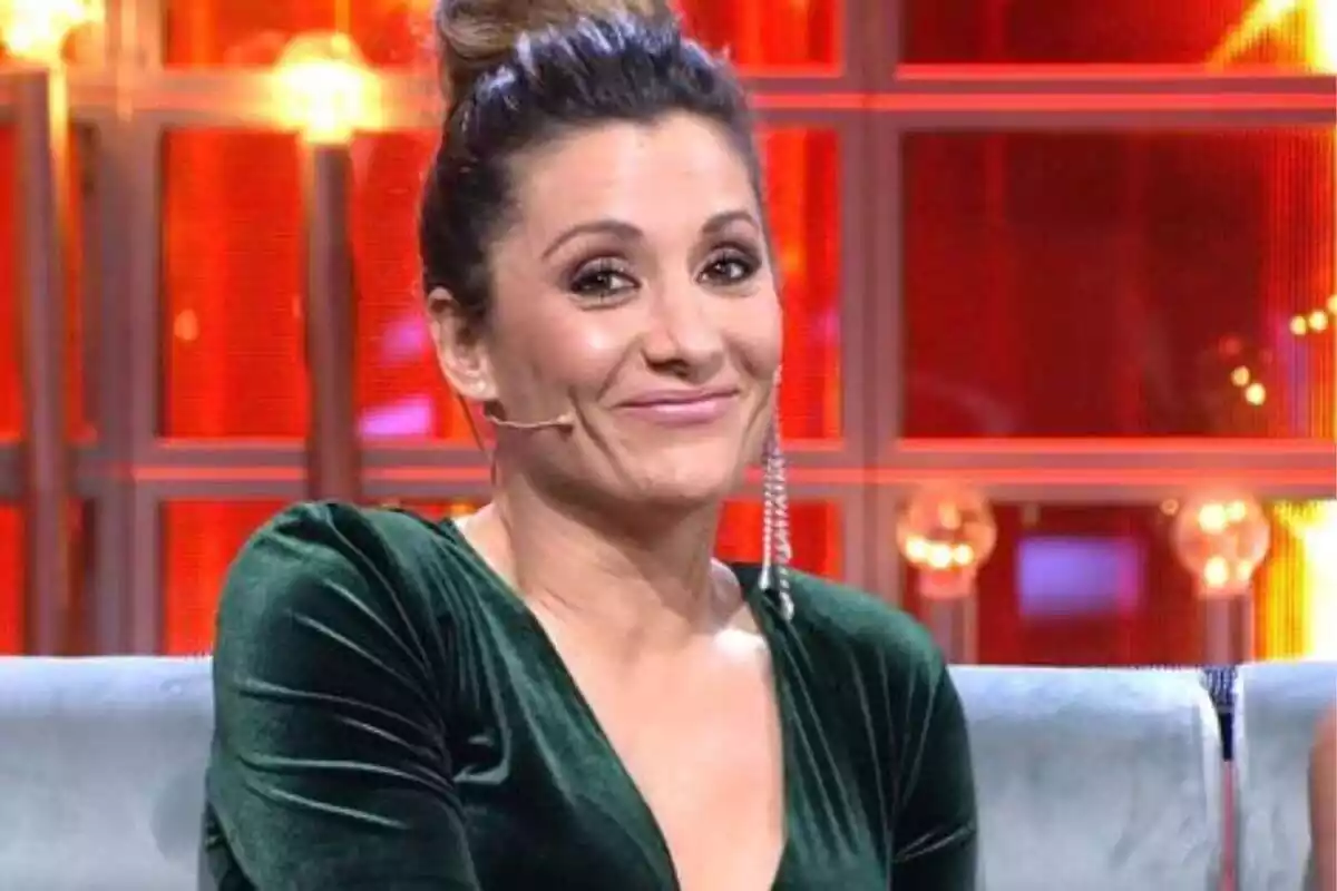 Nagore Robles mirando a cámara sonriendo