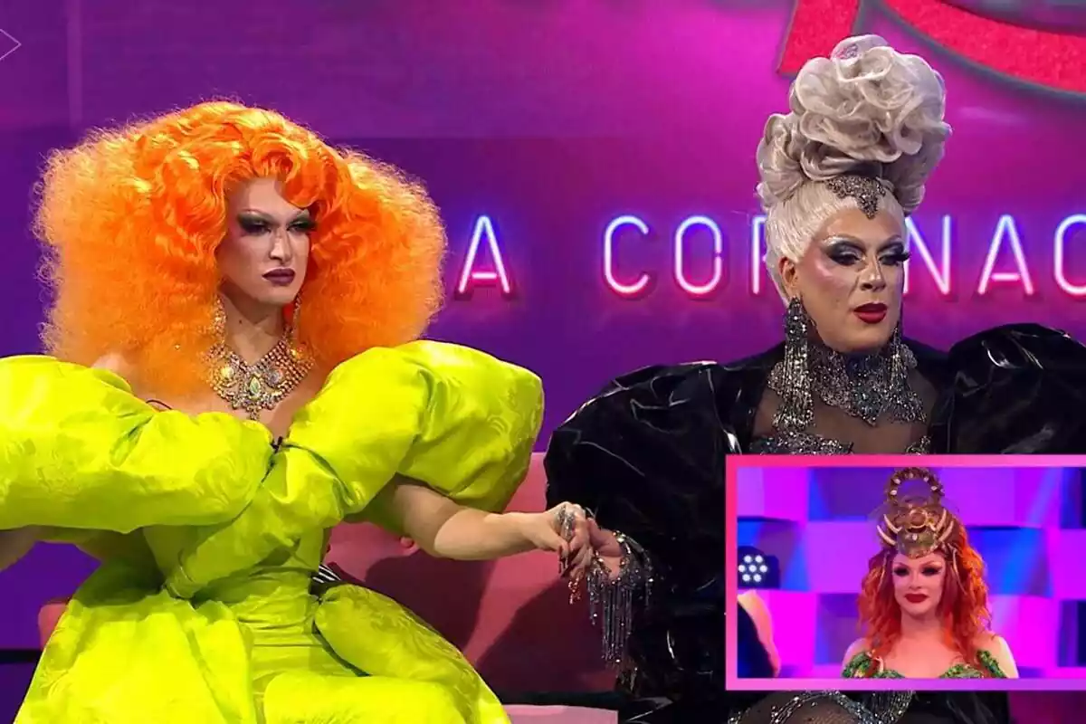 Pitita y Vania Vainilla viendo a Supremme durante la coronación de 'Drag Race'