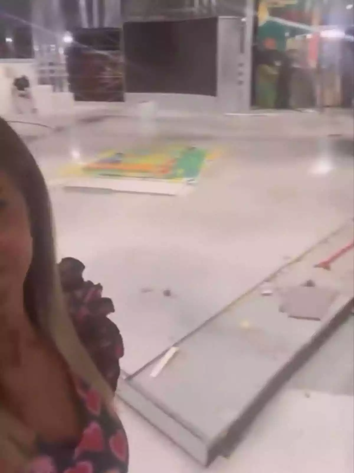 Marta López con el plató de Sálvame desmontado sin el decorado