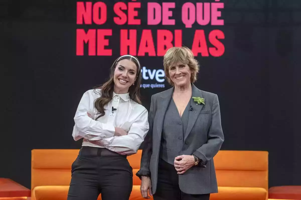 Posado de Mercedes Milá e Inés Hernand como presentadora de No sé de que me hablas en La 1