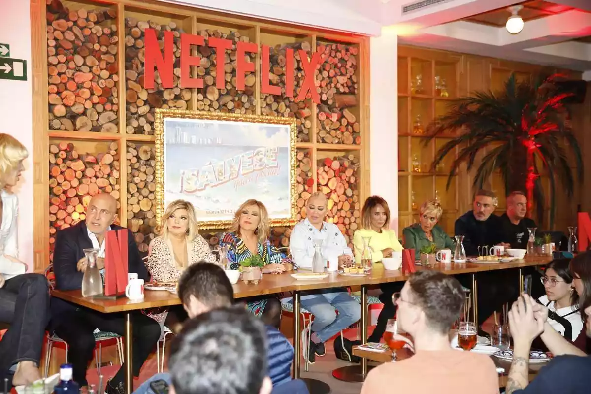 María Patiño, Kiko Hernández, Víctor Sandoval, Chelo García-Cortés, Lydia Lozano, Kiko Matamoros, Terelu Campos y Belén Esteban en la presentación del reality de Netflix '¡Sálvese quien pueda!'