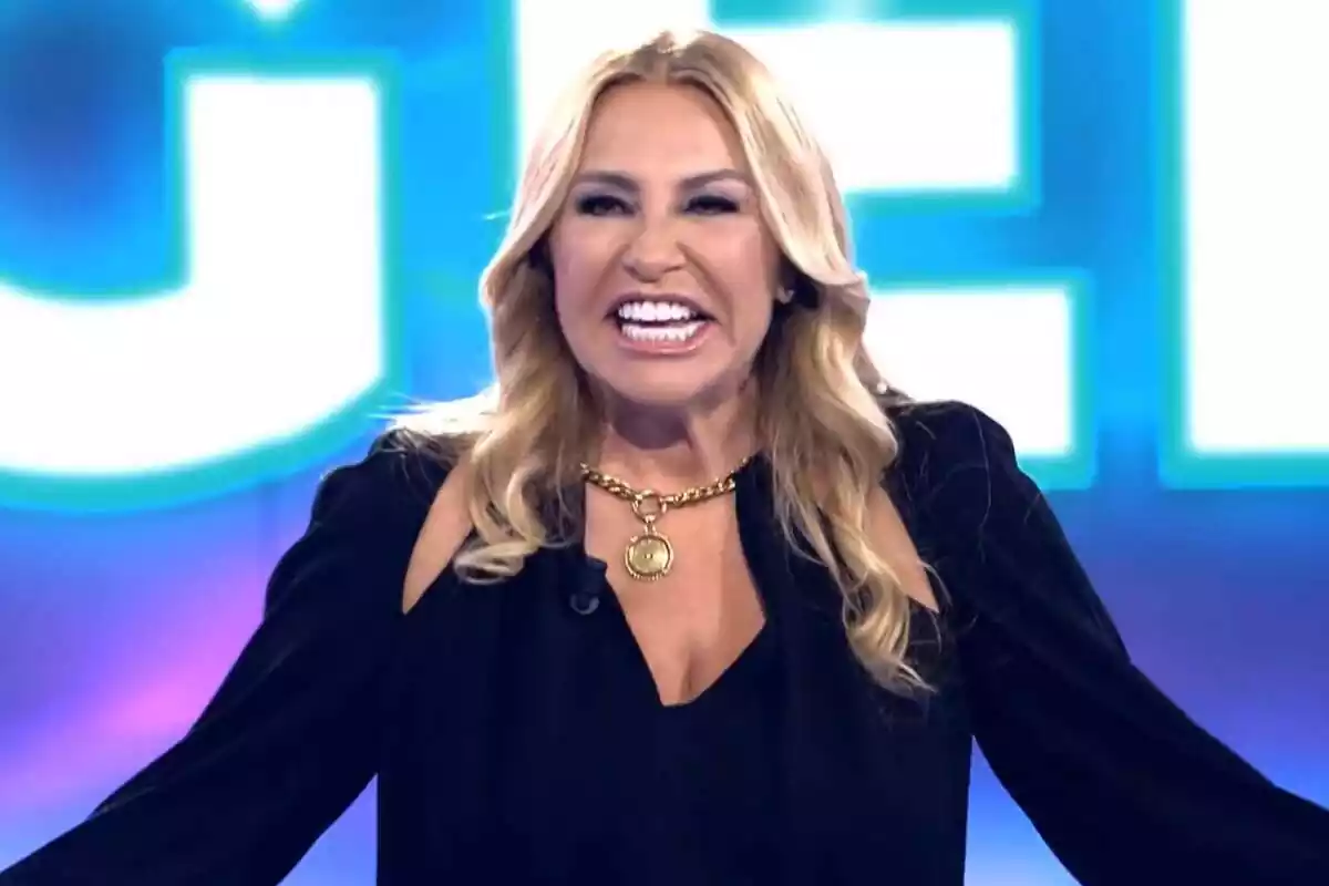 Primer plano de Cristina Tárrega sonriendo en La vida sin filtros de Telecinco