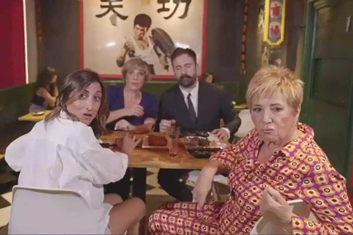 Promo de Cuentos Chinos con Susi Caramelo, Anabel Alonso, Castelo y Celia Villalobos