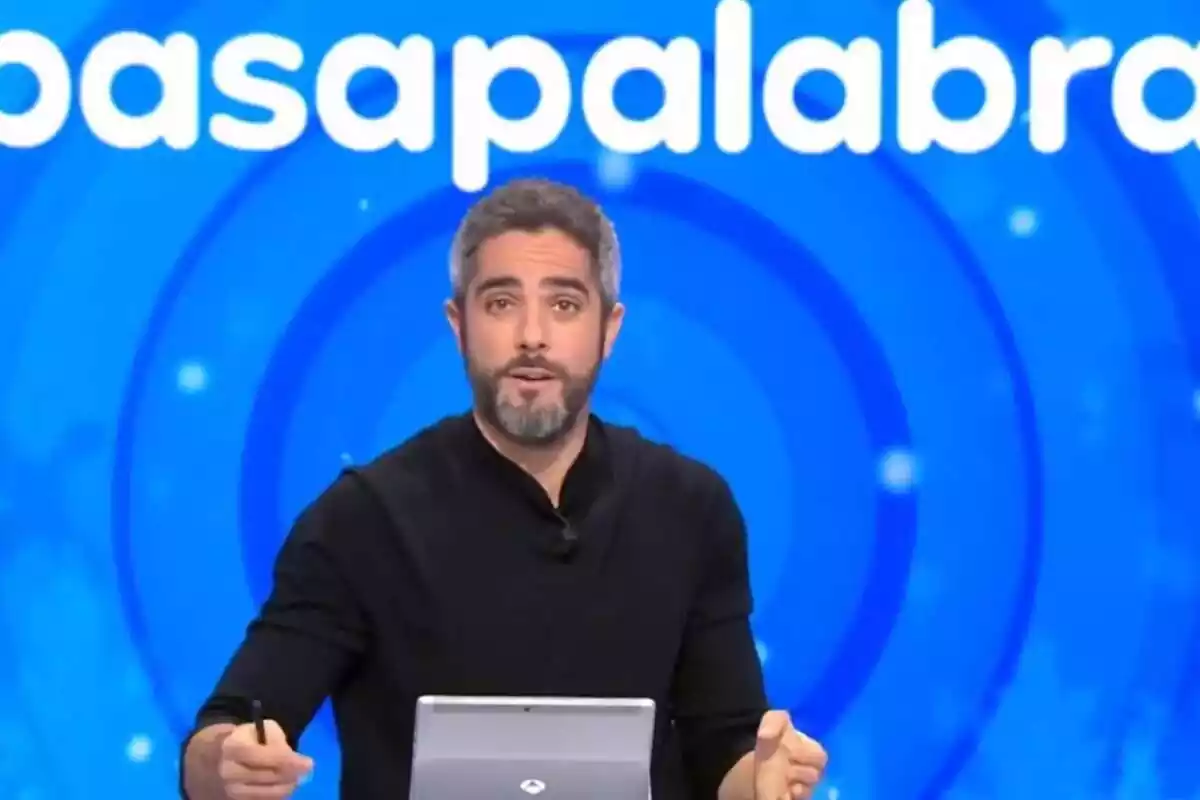 Captura de Roberto Leal como presentador de Pasapalabra
