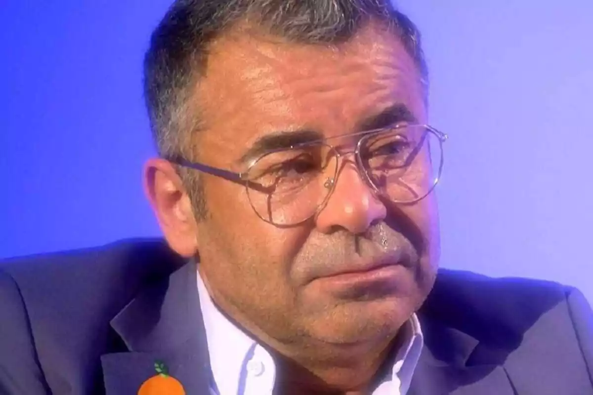 Jorge Javier Vázquez llorando en un plató de Telecinco