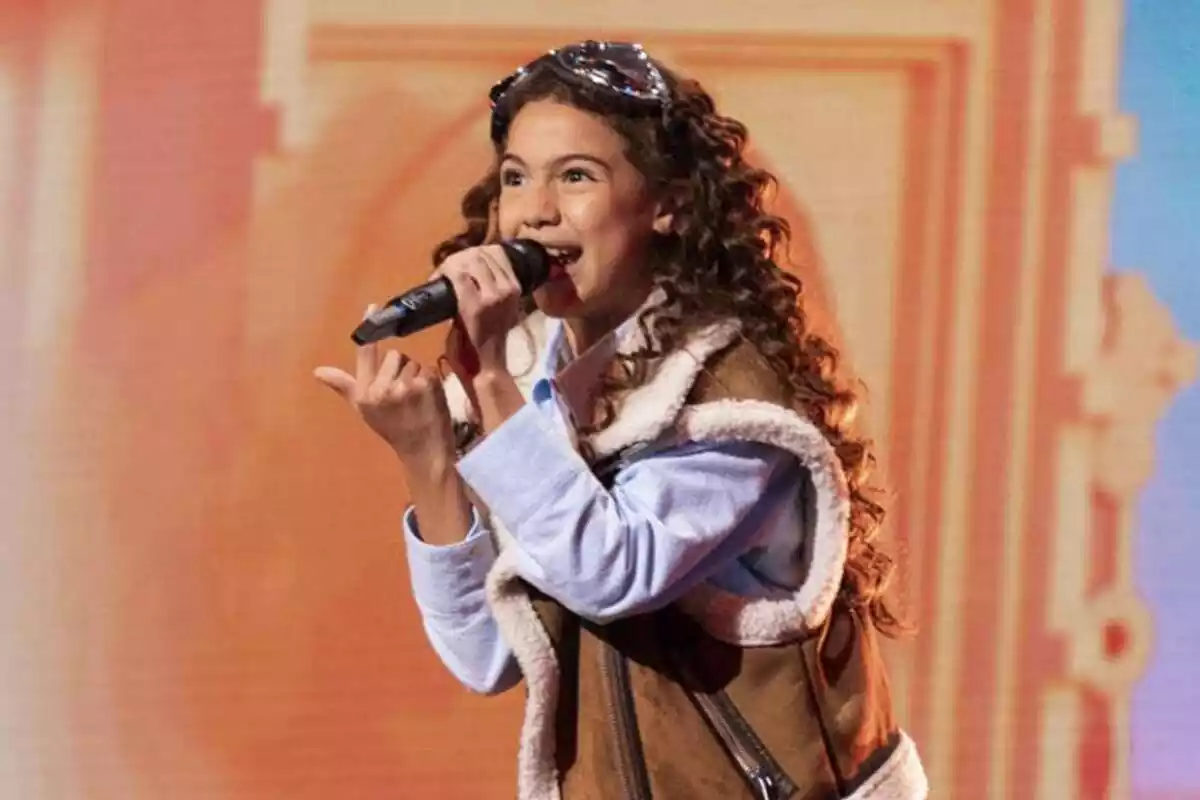 Captura de Sandra Valero en su actuación en Eurovisión Junior