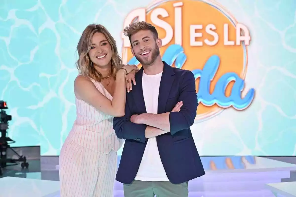 Sandra Barneda y Cesar Muñoz, presentadores de Así es la vida