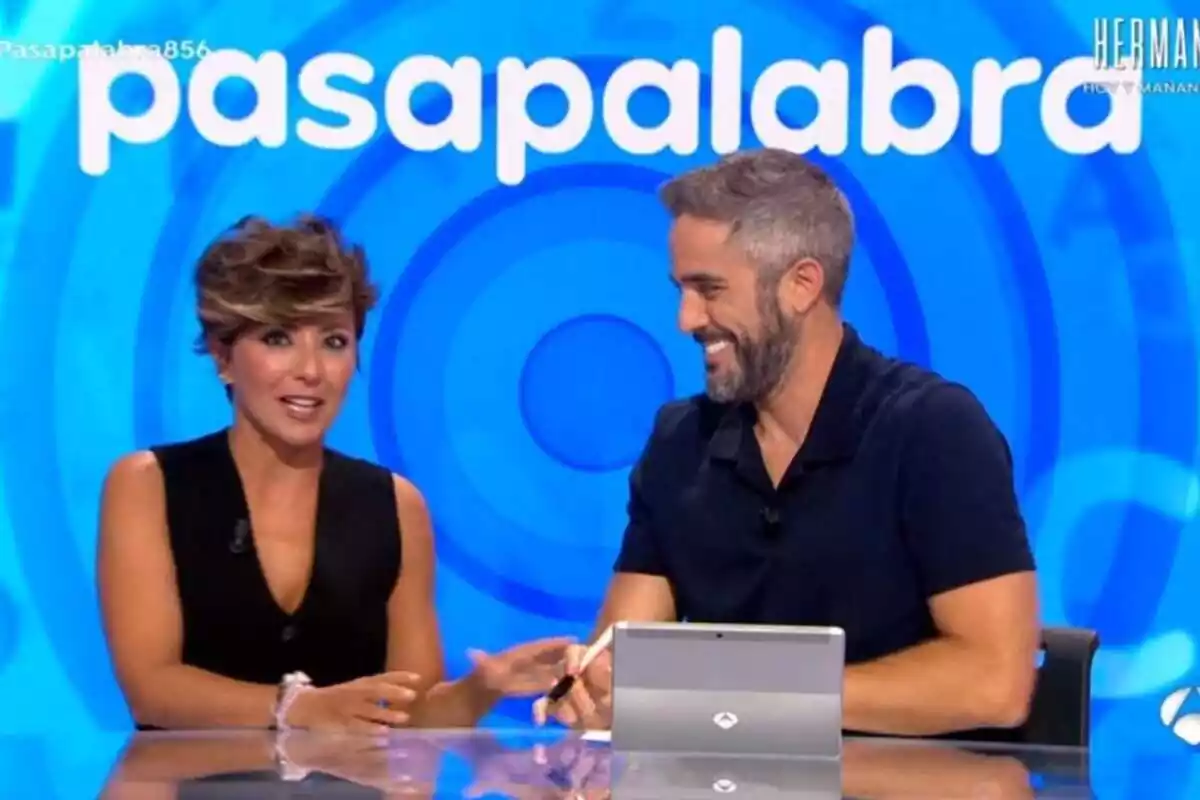 Sonsoles Ónega con Roberto Leal en Pasapalabra de Antena 3